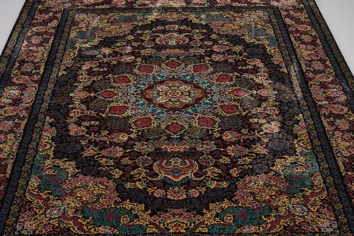 Traditional Vintage Area Rug for Living Room - Image 2