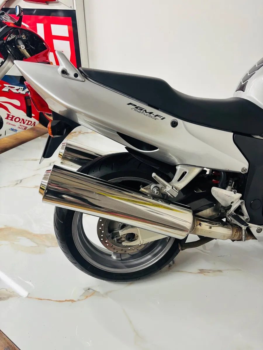 Honda cbr blackbird 1100 xx - Image 3