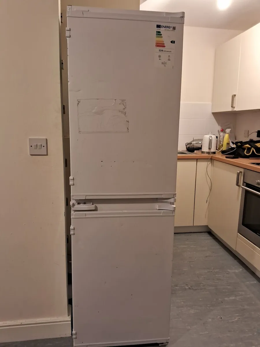 0874085106 INTEGRETED FRIDGE AND FREEZER - Image 1