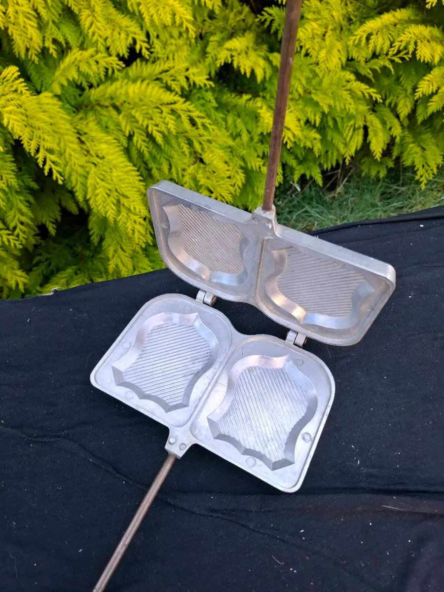 Vintage toastie maker - Image 2