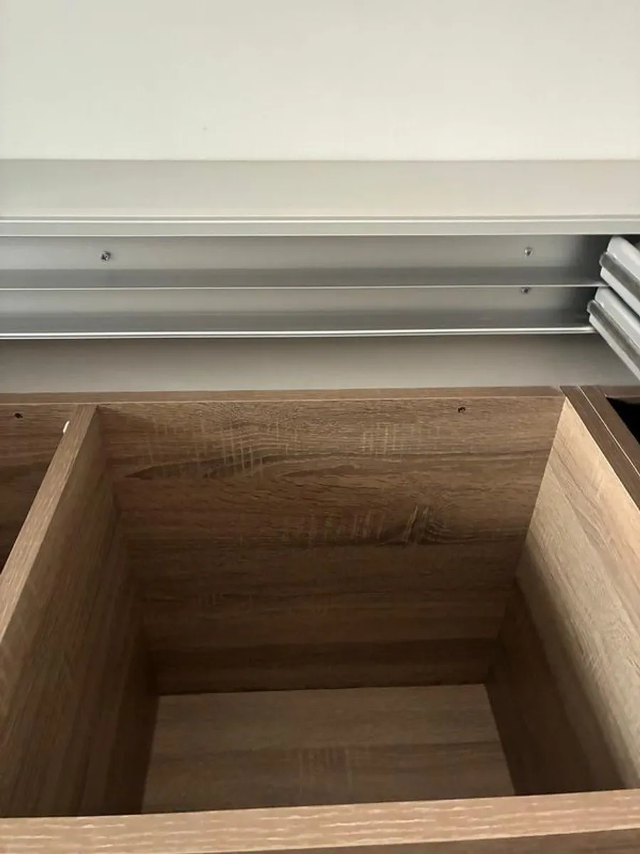 2 Mirror Sliding Wardrobe Doors - Image 4