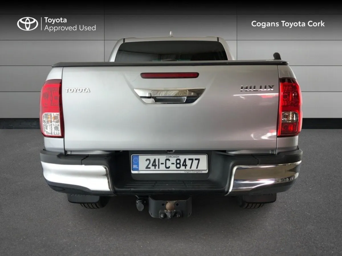Toyota Hilux 2.8 SR5 D/CAB AUTO - Image 4