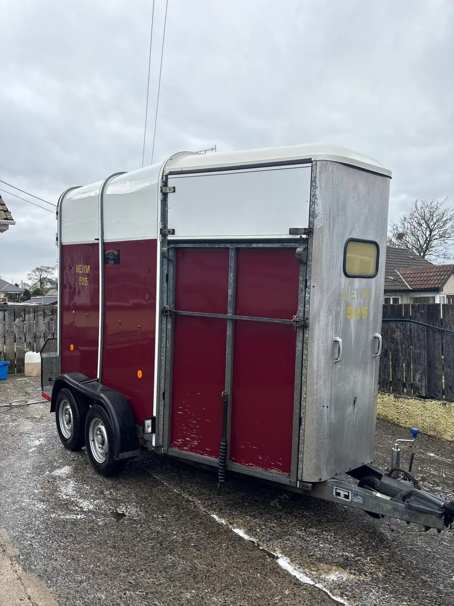 Horse box - Image 1