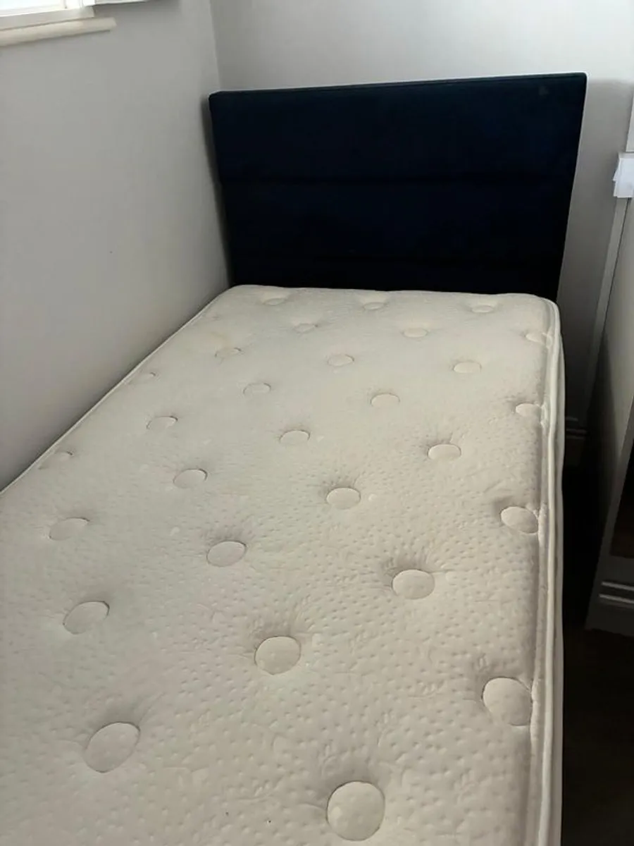 Single bed - mattress, storage base, and headboard - Image 1