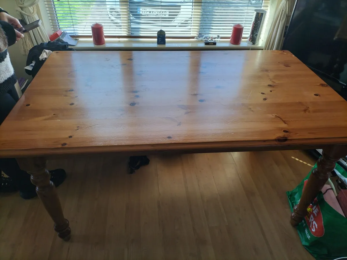 Kitchen table - Image 1