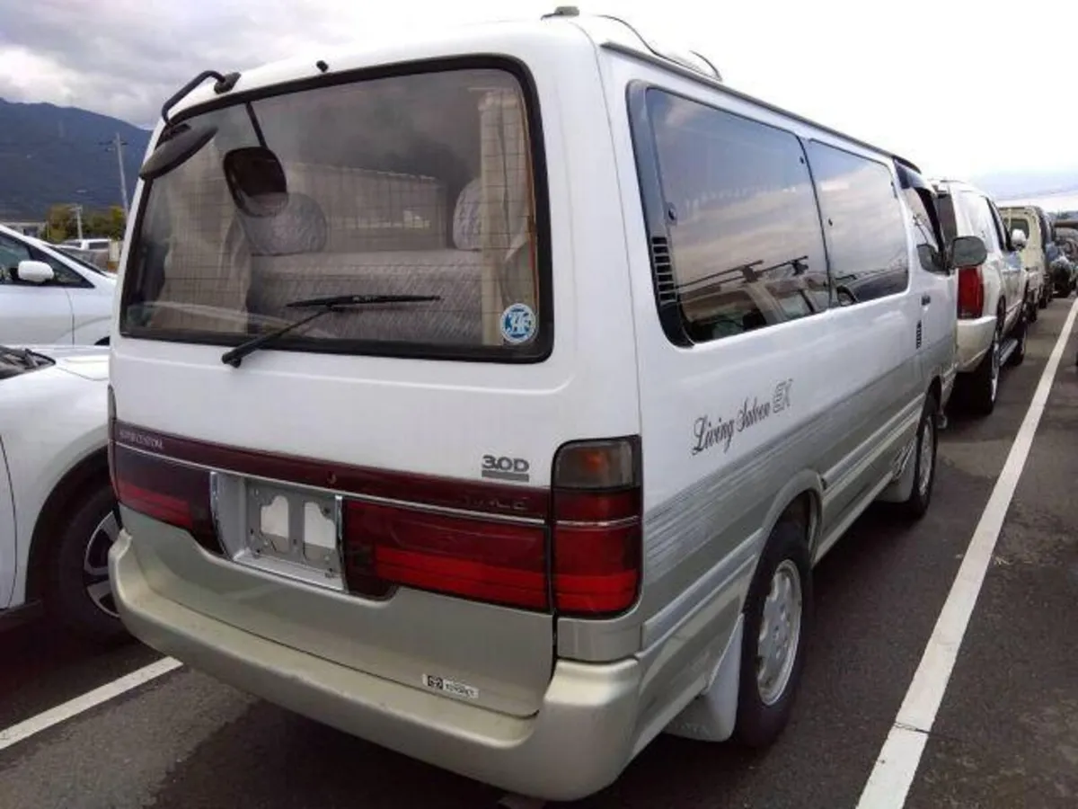 Toyota Hiace Camper 3.0 Diesel 8 seats - Image 3