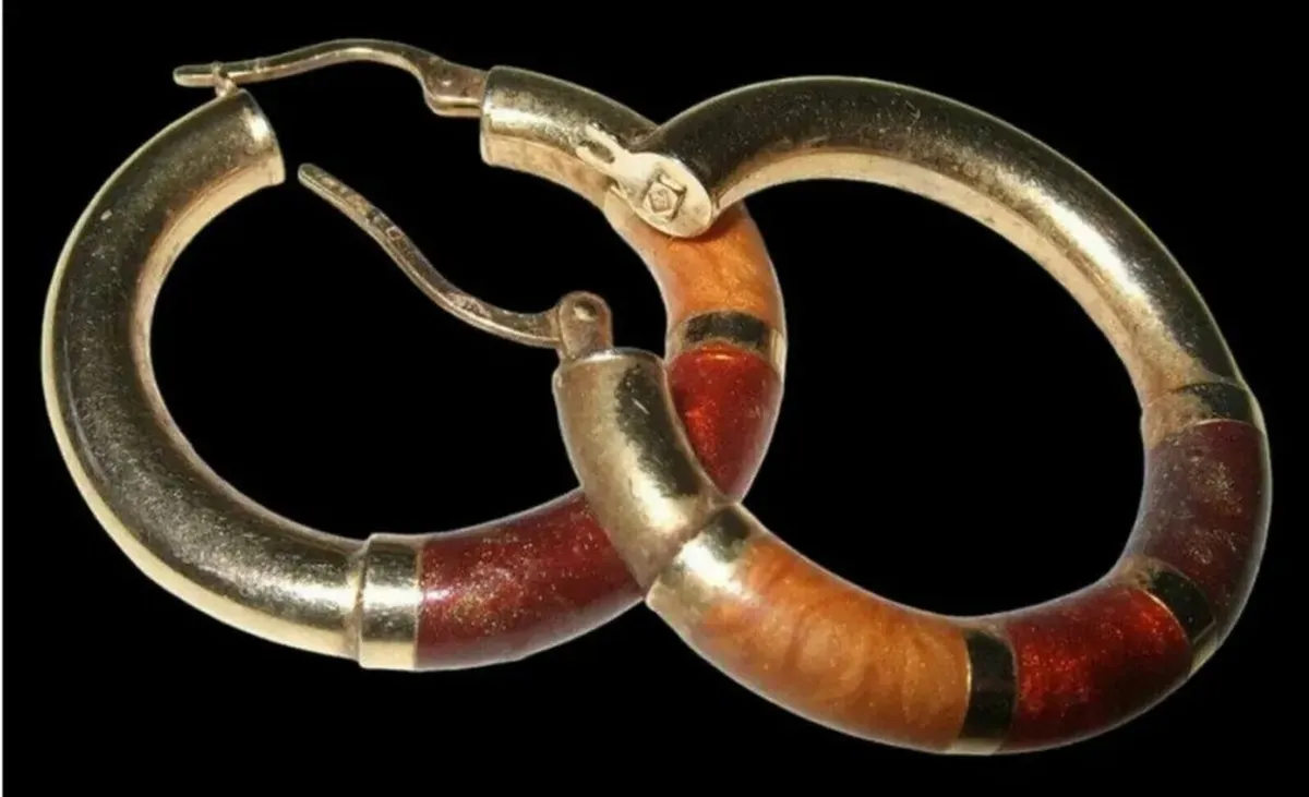 Vintage Hallmarked 9ct Gold Tri-Colour Earrings - Image 2