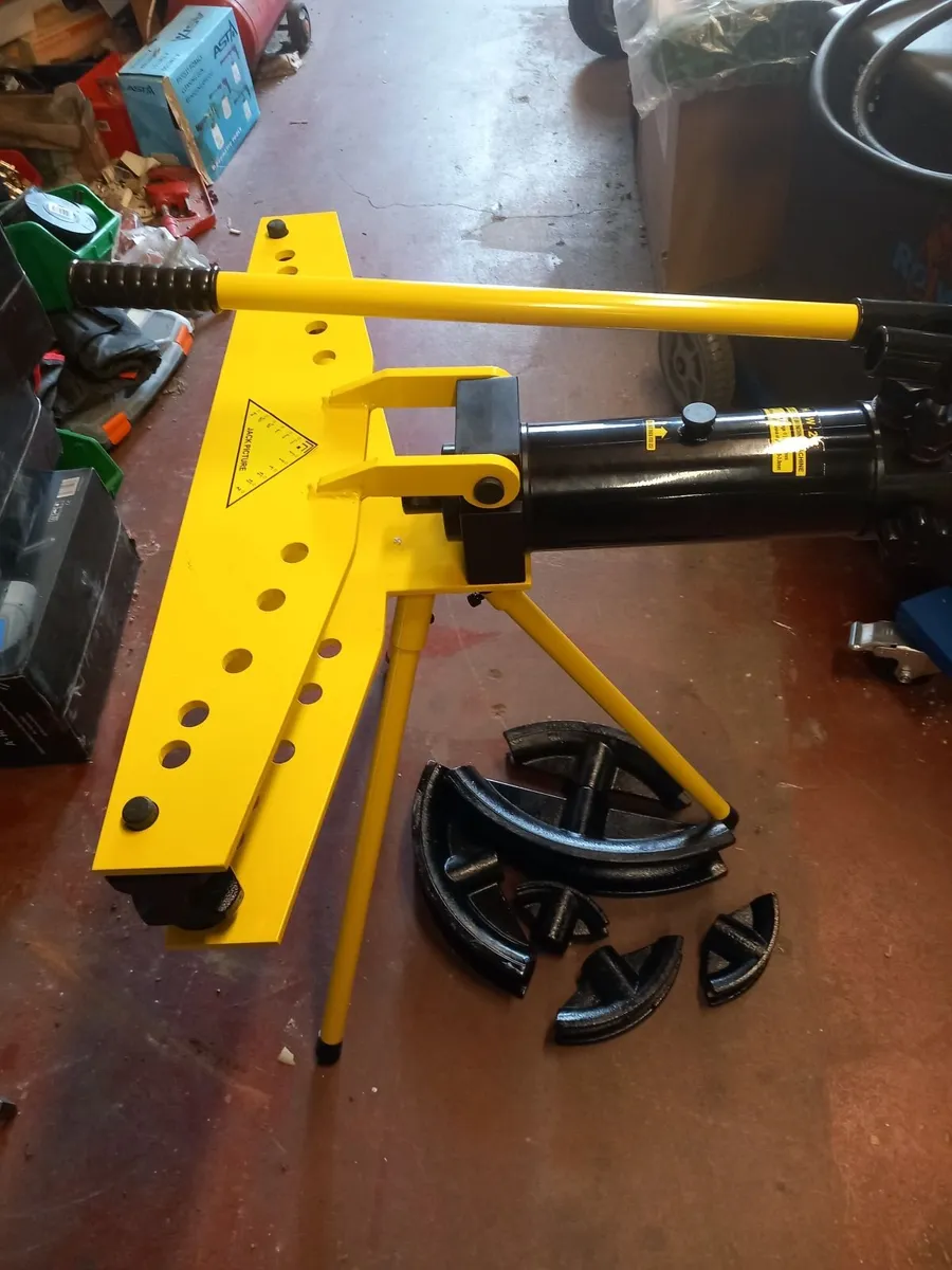 Hydraulic pipe bender - Image 1