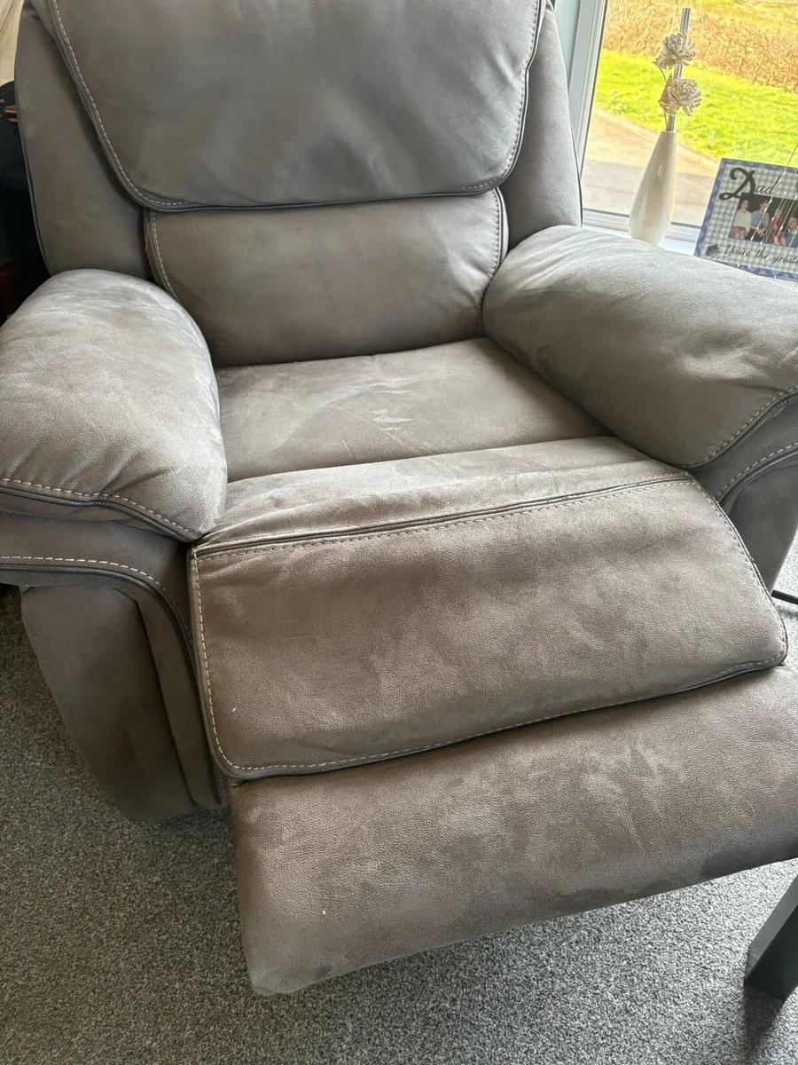Recliner chair - Image 2