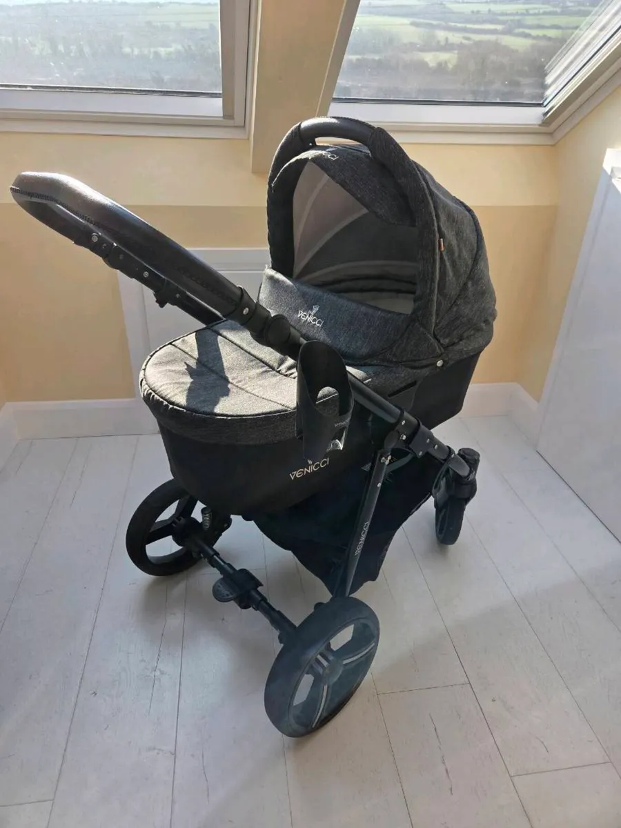 Venicci 3 in 1 Travel System - Image 2