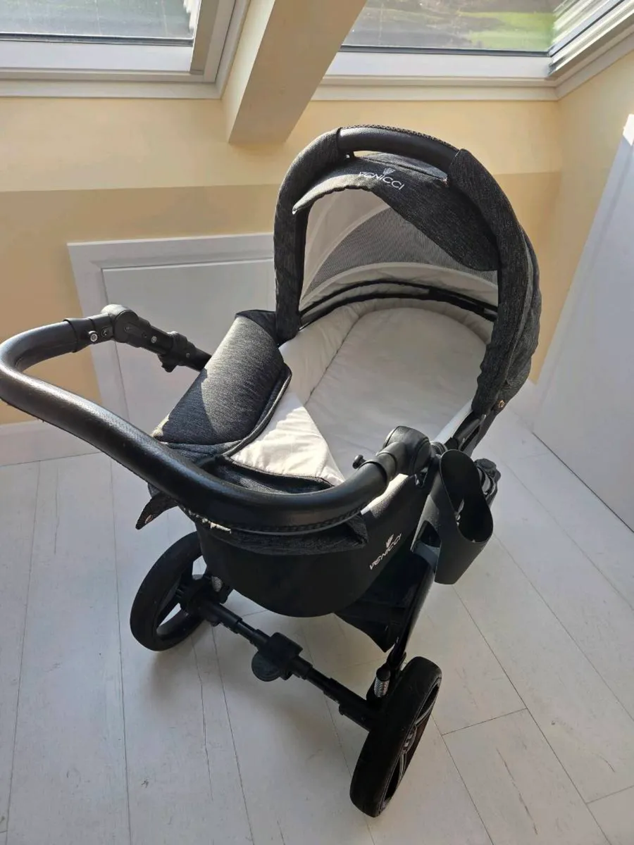 Venicci 3 in 1 Travel System - Image 4