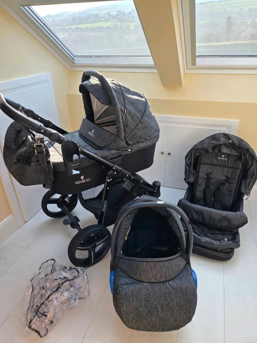 Venicci 3 in 1 Travel System - Image 1