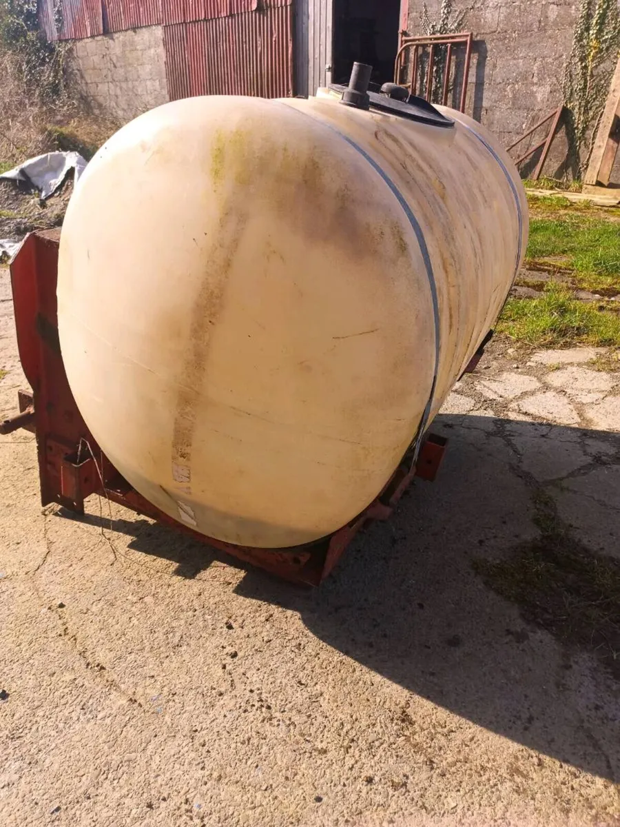 400 litre Sprayer tank - Image 3