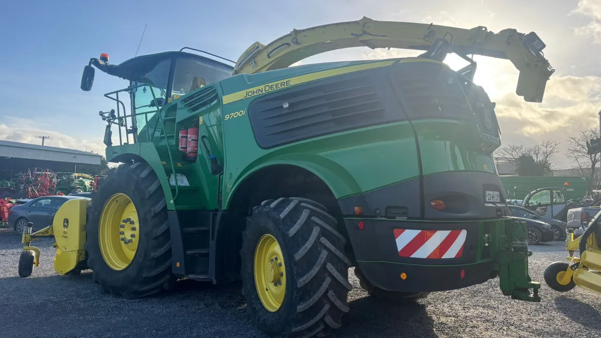 2022 JD 9700 Harvester - Image 3