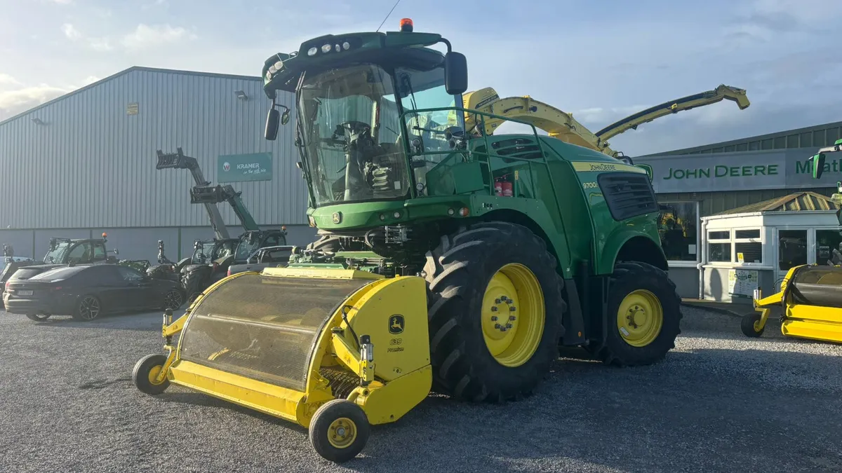 2022 JD 9700 Harvester - Image 1