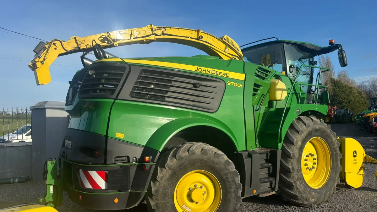 2022 JD 9700 Harvester - Image 2
