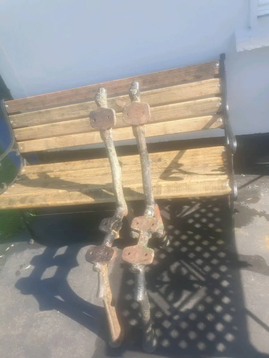 Cast iron . - Image 2