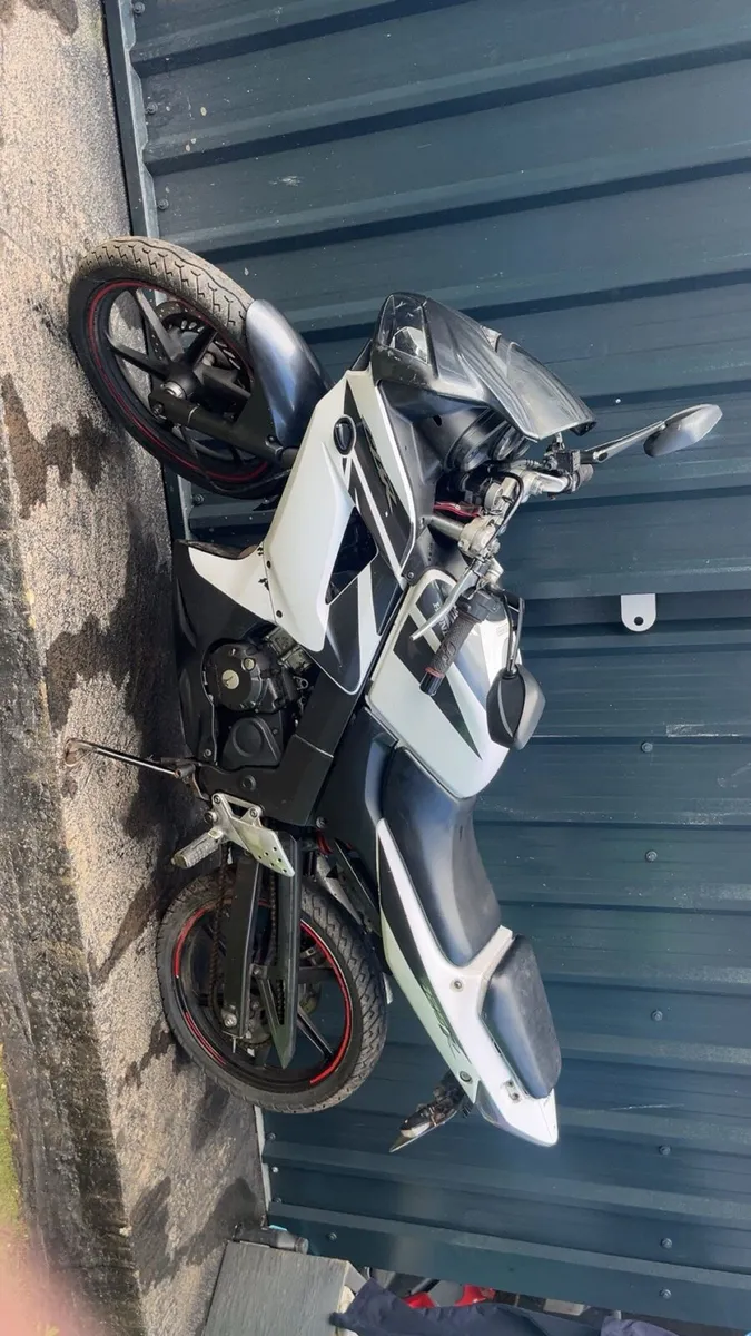 Honda cbr125r - Image 2