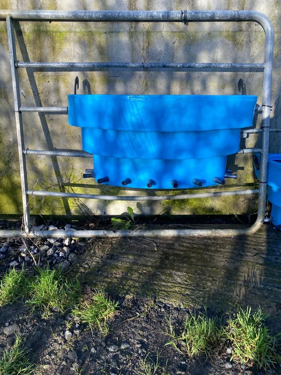 2 JFC reservoir calf feeders