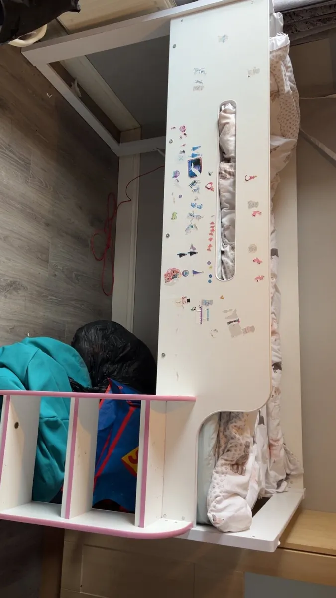 Mid single bunk bed with desk - Image 1