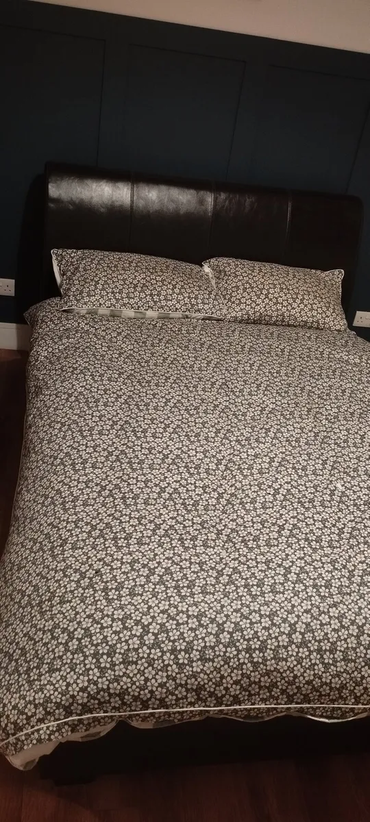 Double bed - Image 1