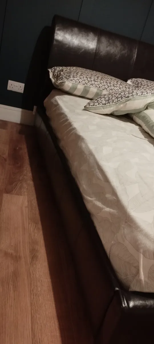 Double bed - Image 2