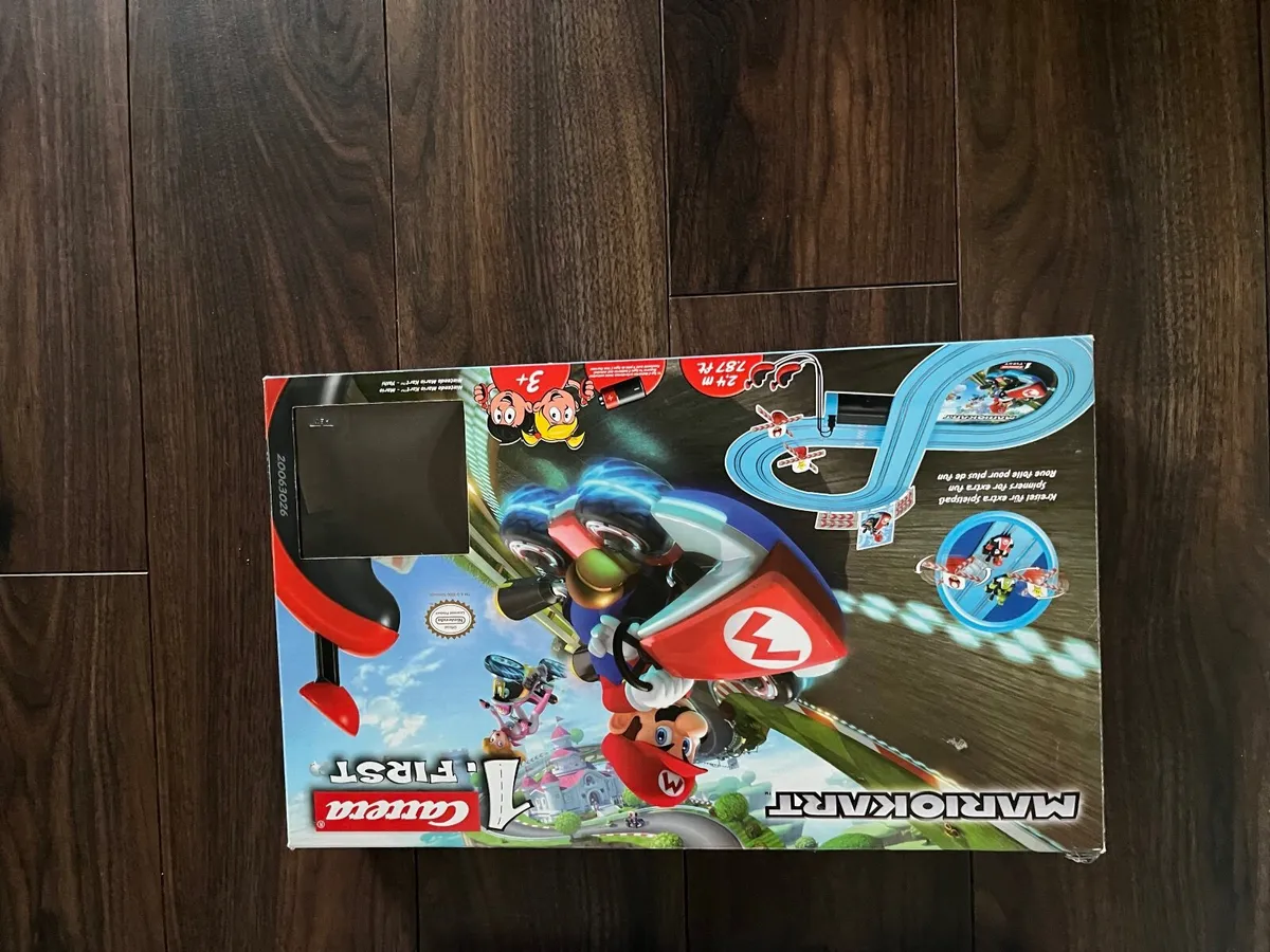 Carrera  First Nintendo Super Mario Racing Track