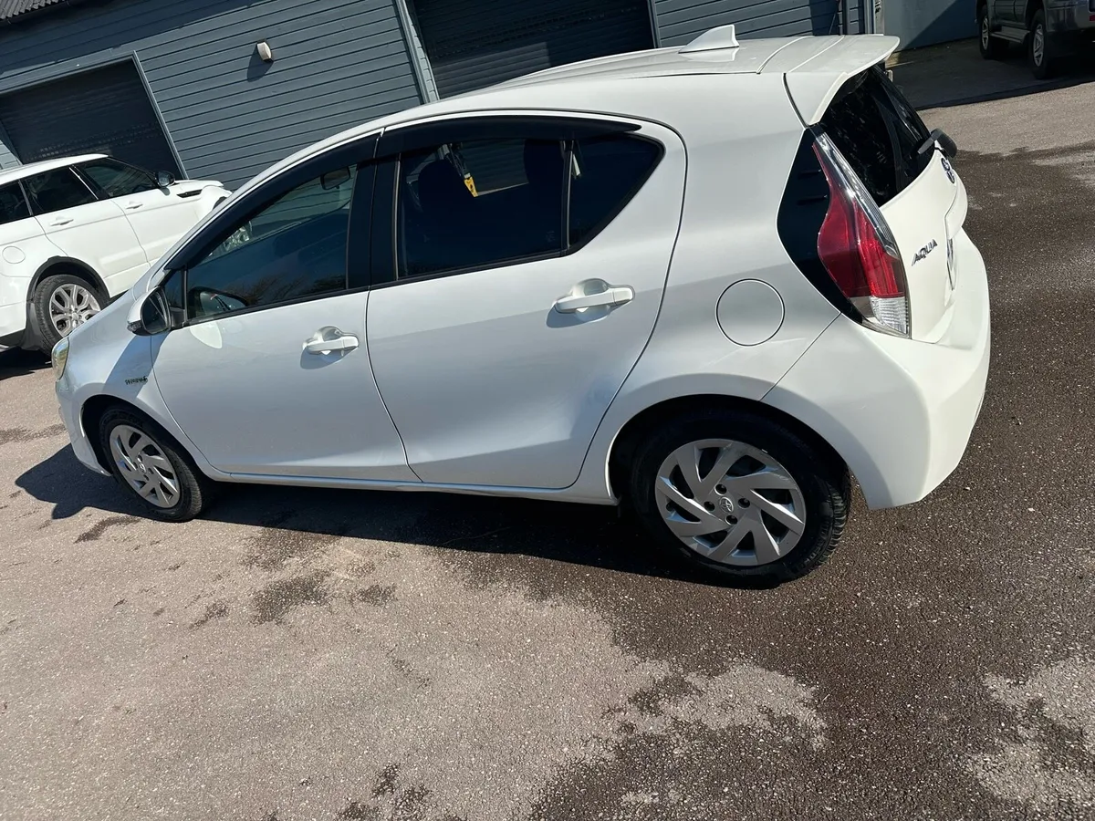 Toyota aqua - Image 2