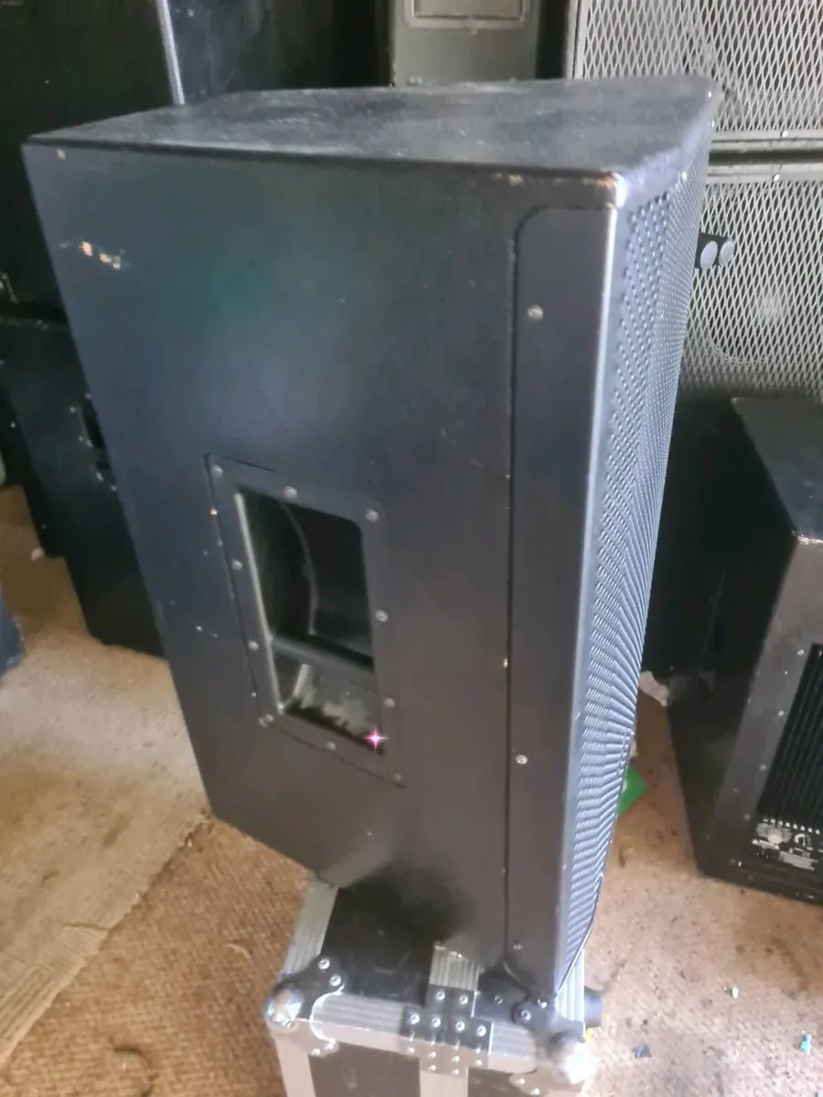 Lem powered 15" speakers - Image 2