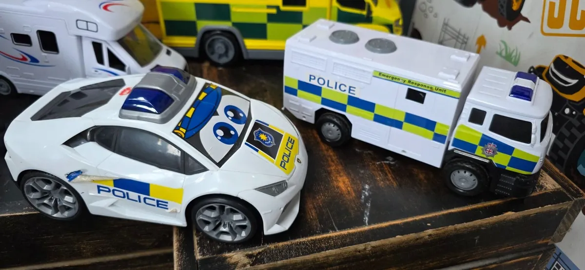 5 x Battery powered toy vehicles, lights and sound - Image 2