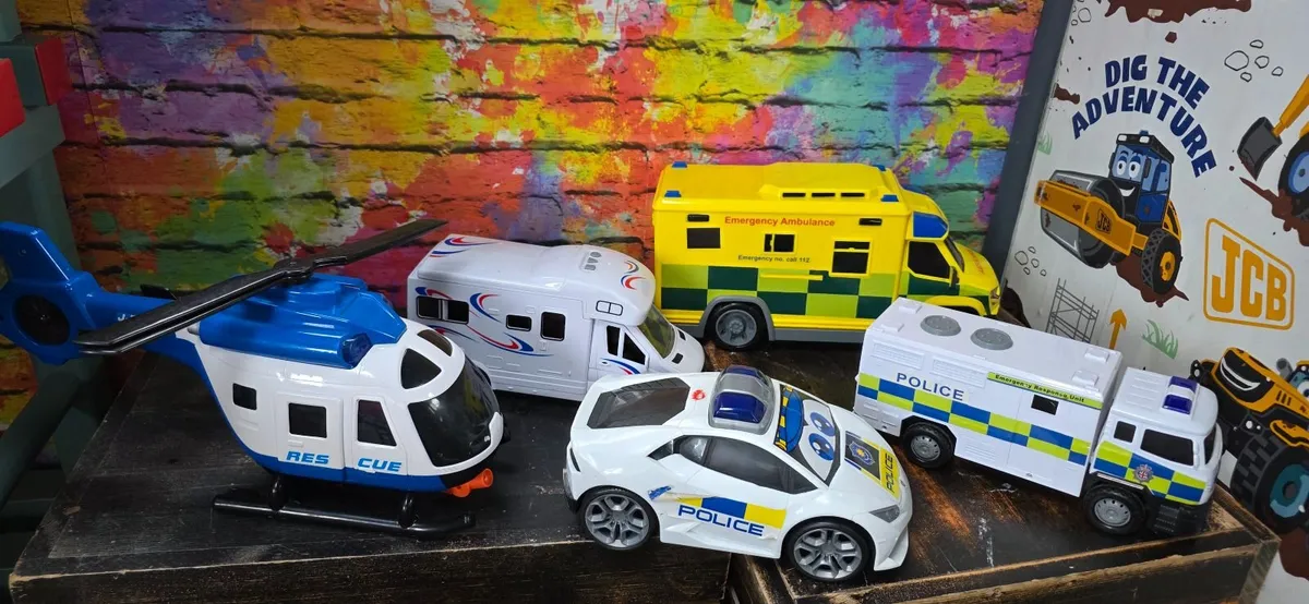 5 x Battery powered toy vehicles, lights and sound - Image 1