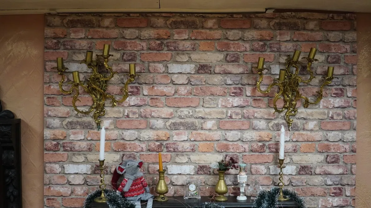 Pair of Rococo Gilt Light Wall Sconces - Image 1