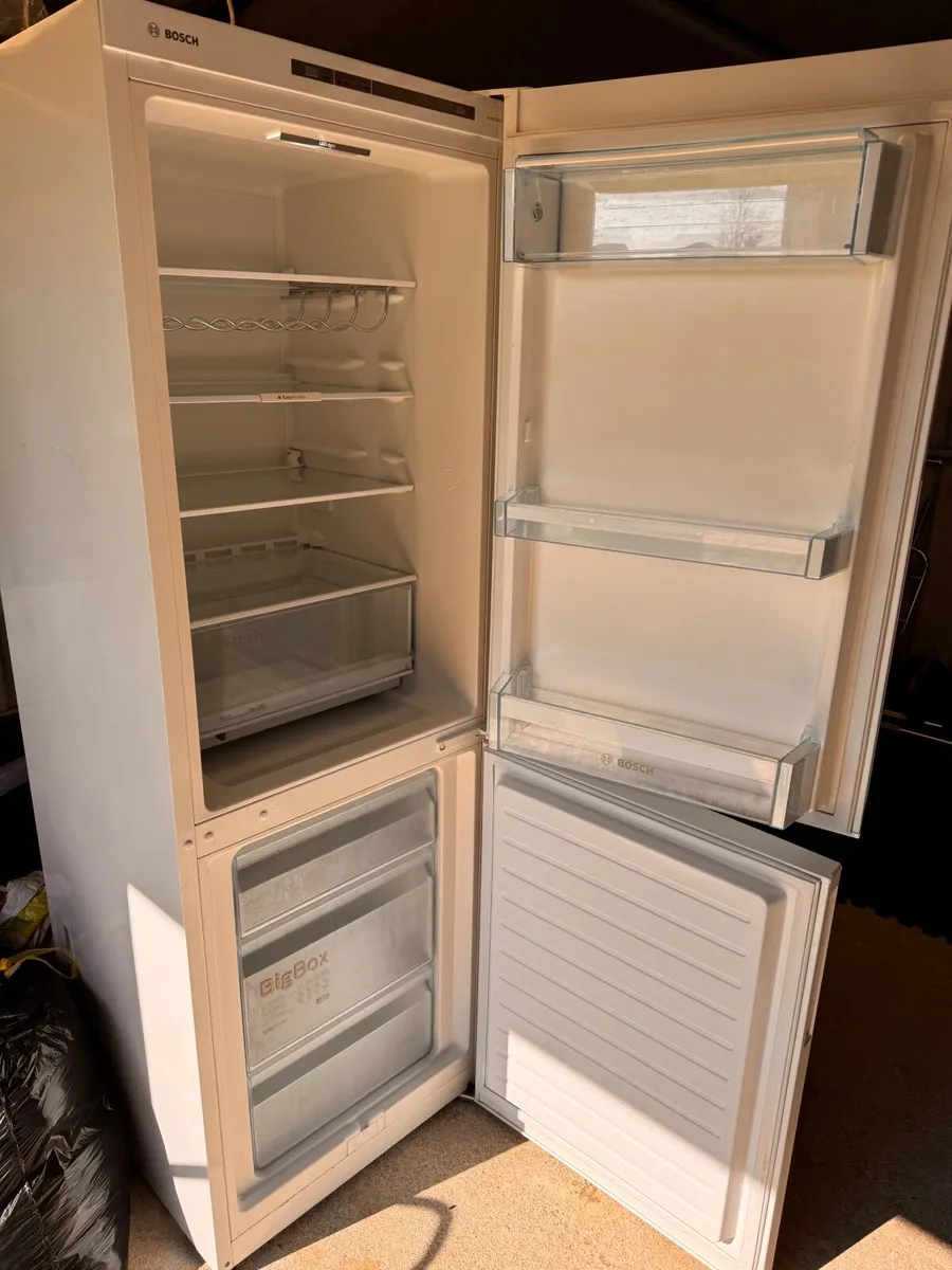 Fridge/freezer - Image 2