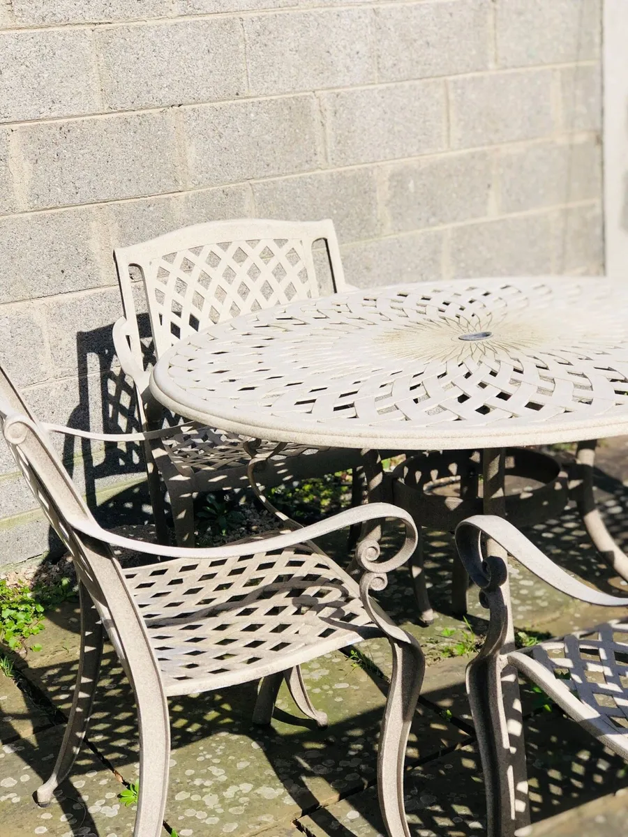 Garden table and chairs - Image 4
