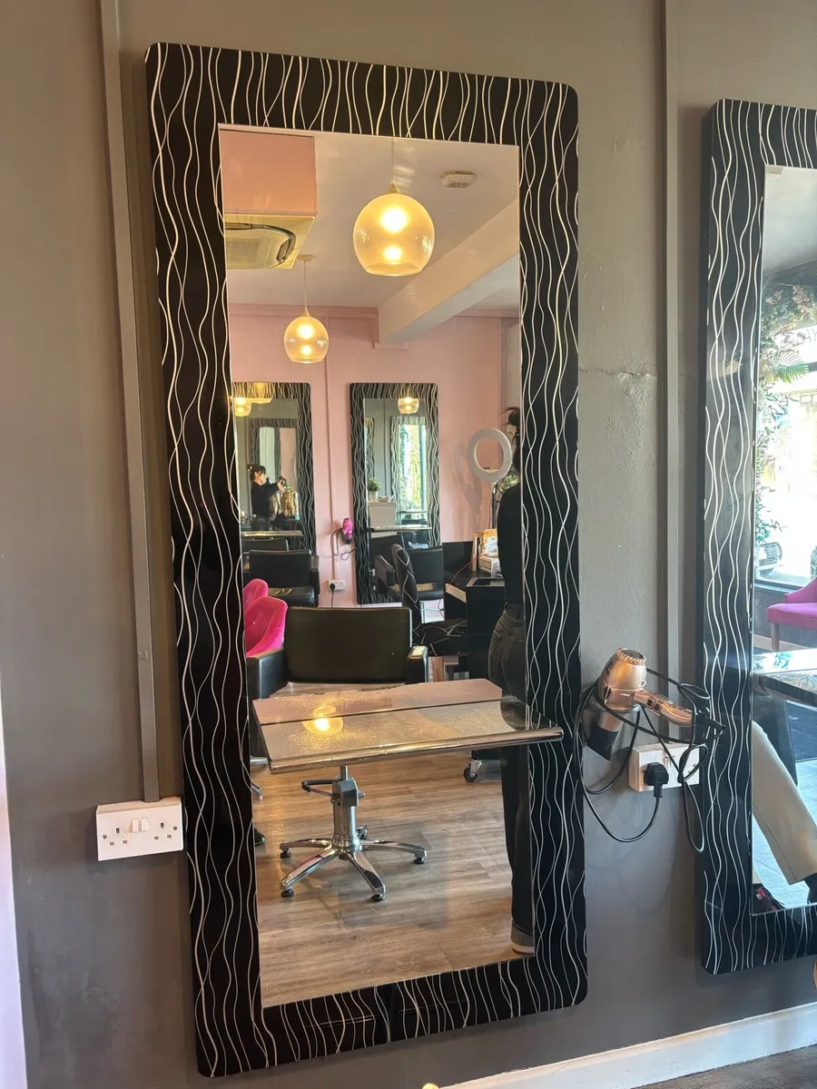 Hair salon furniture - Image 3