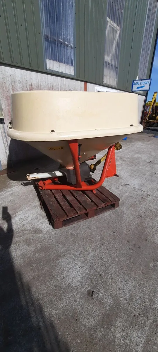 Vicon fertiliser spreader - Image 4