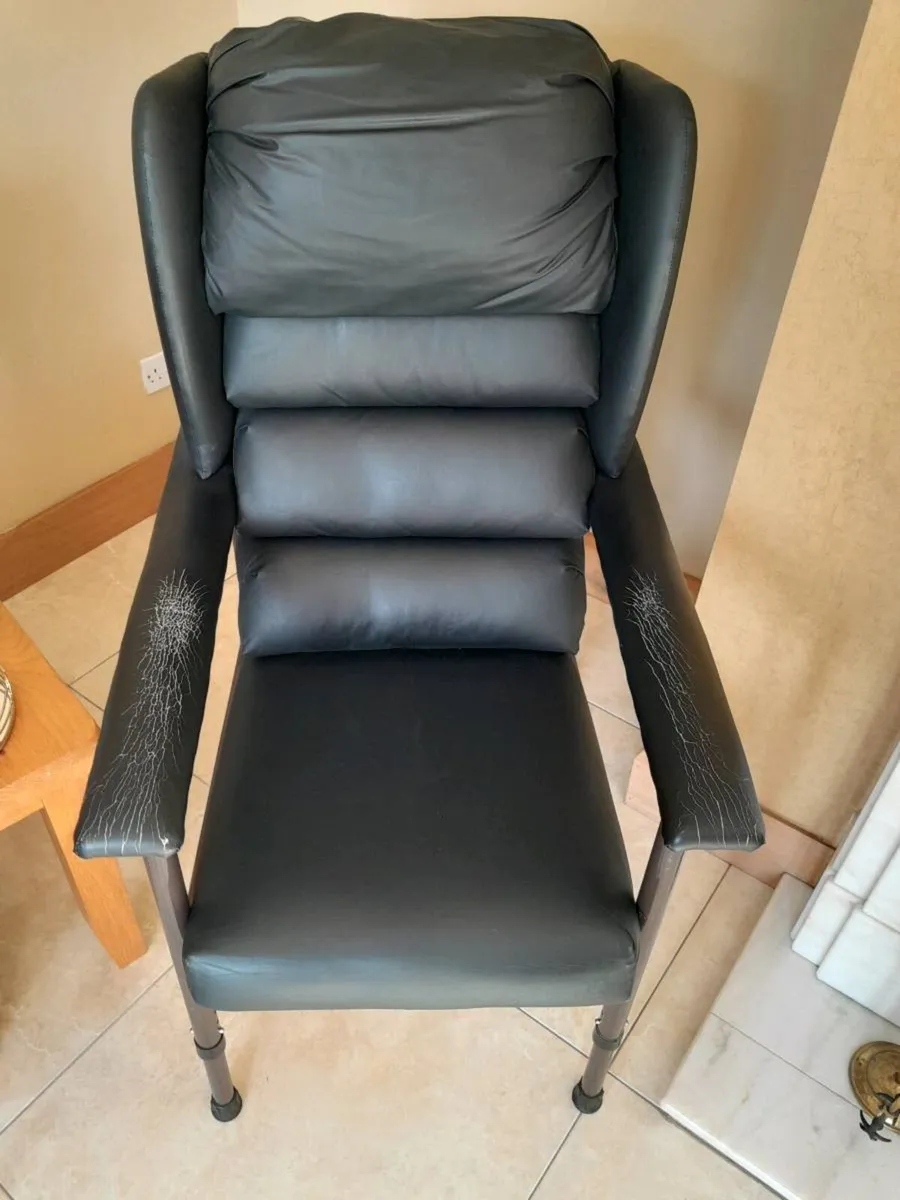 Orthopaedic chair - Image 1