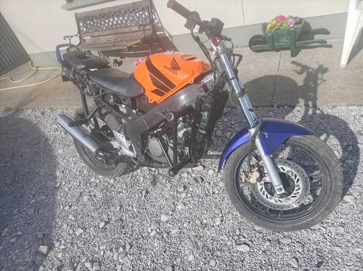 Honda CBR 125r - Image 1