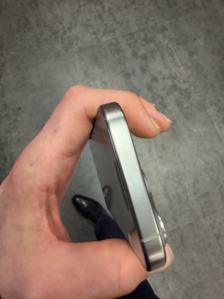iPhone 15 pro - Image 4