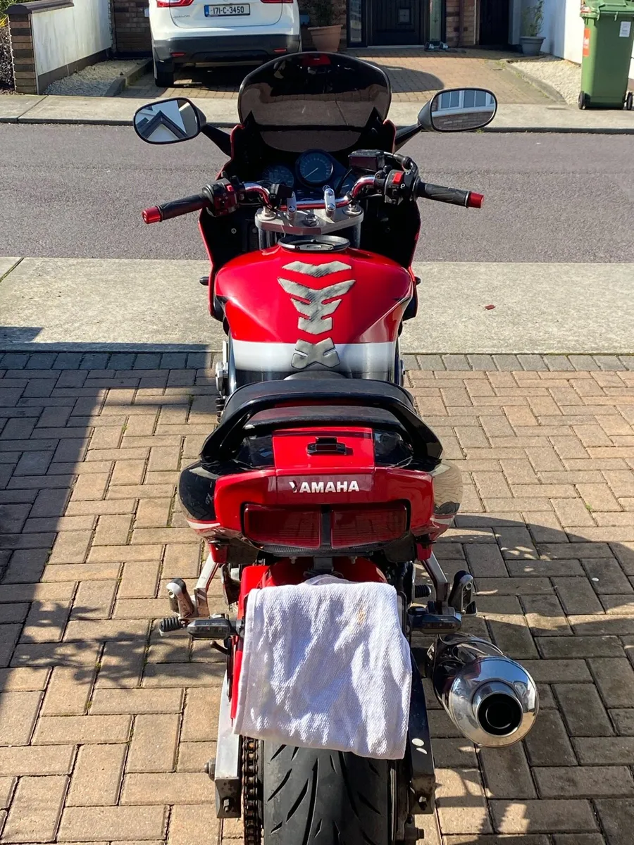 Yamaha FZS 600 - Image 2