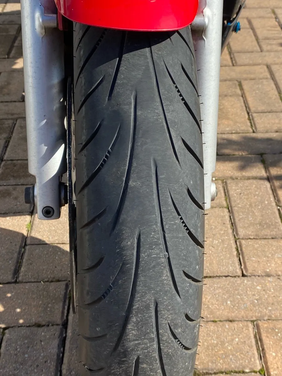 Yamaha FZS 600 - Image 4