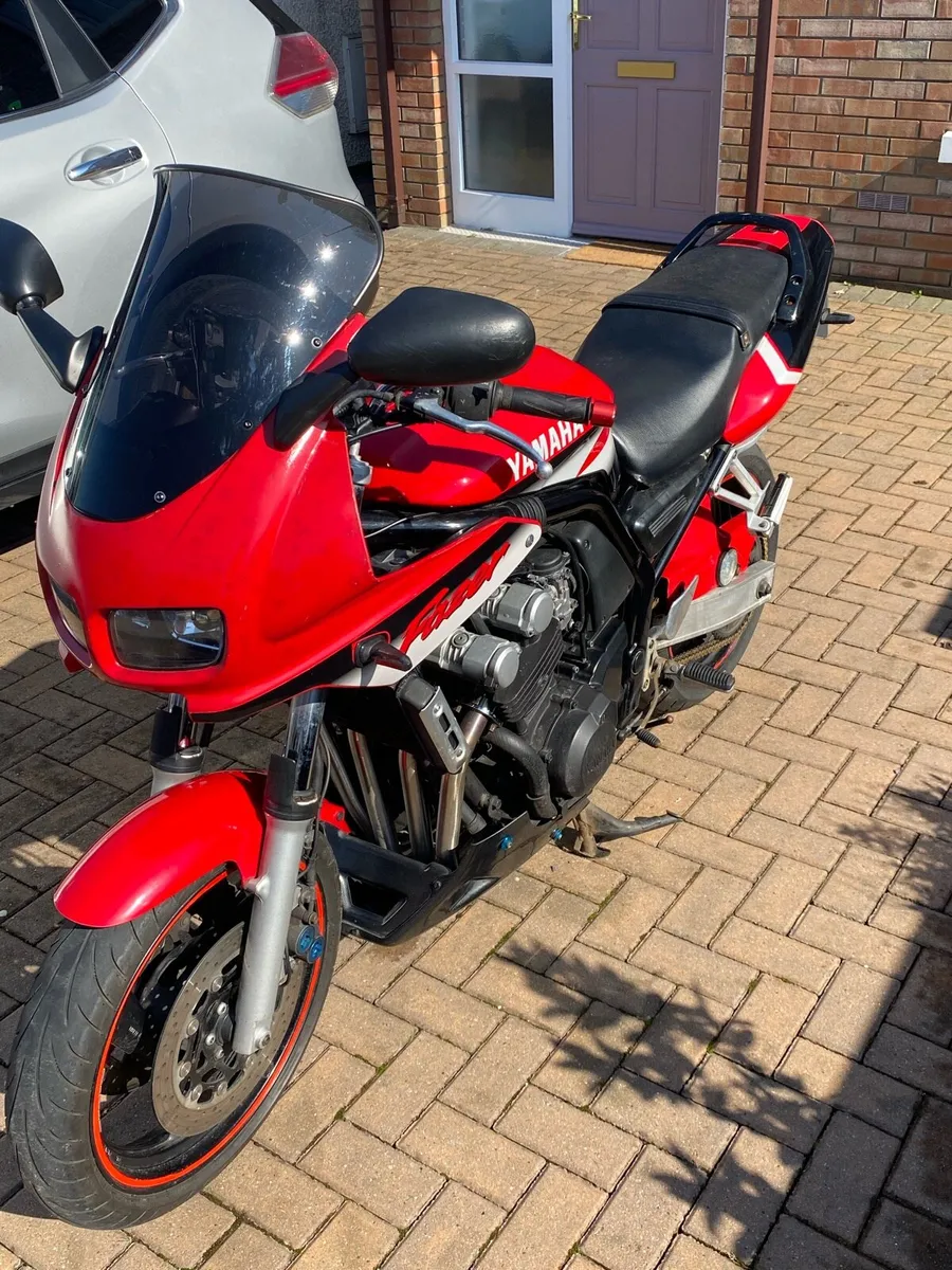 Yamaha FZS 600 - Image 1