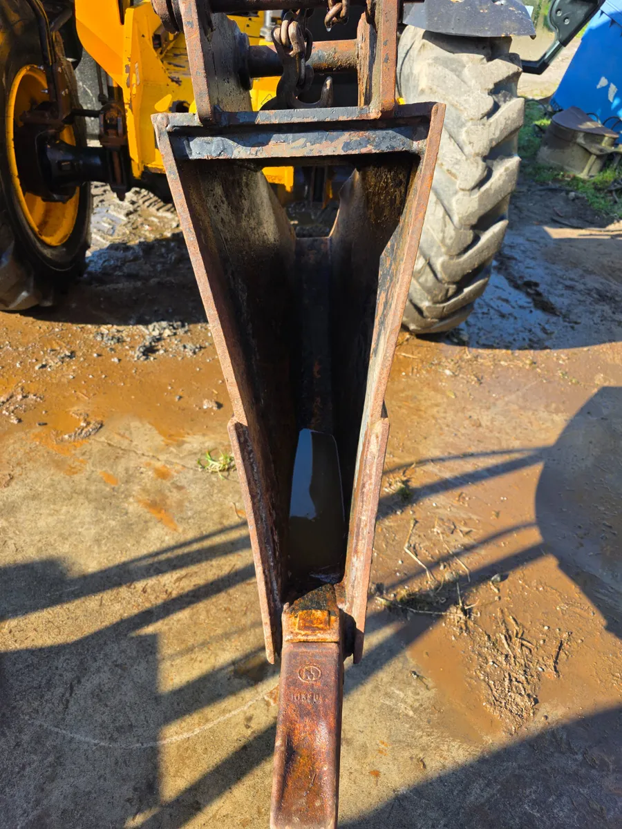 Bucket  tighe - Image 1