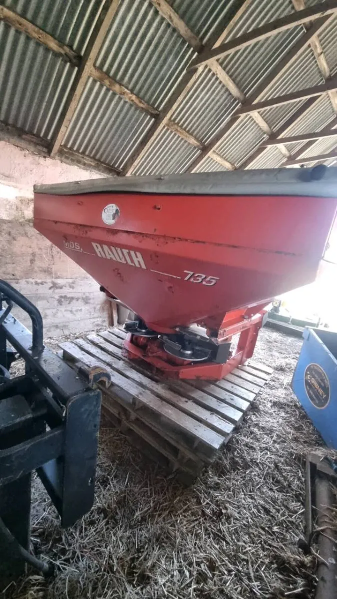 Rauch fertilizer spreader - Image 1