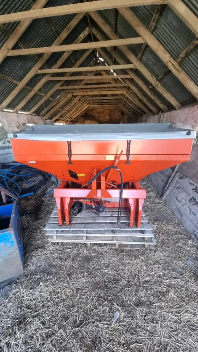 Rauch fertilizer spreader - Image 2