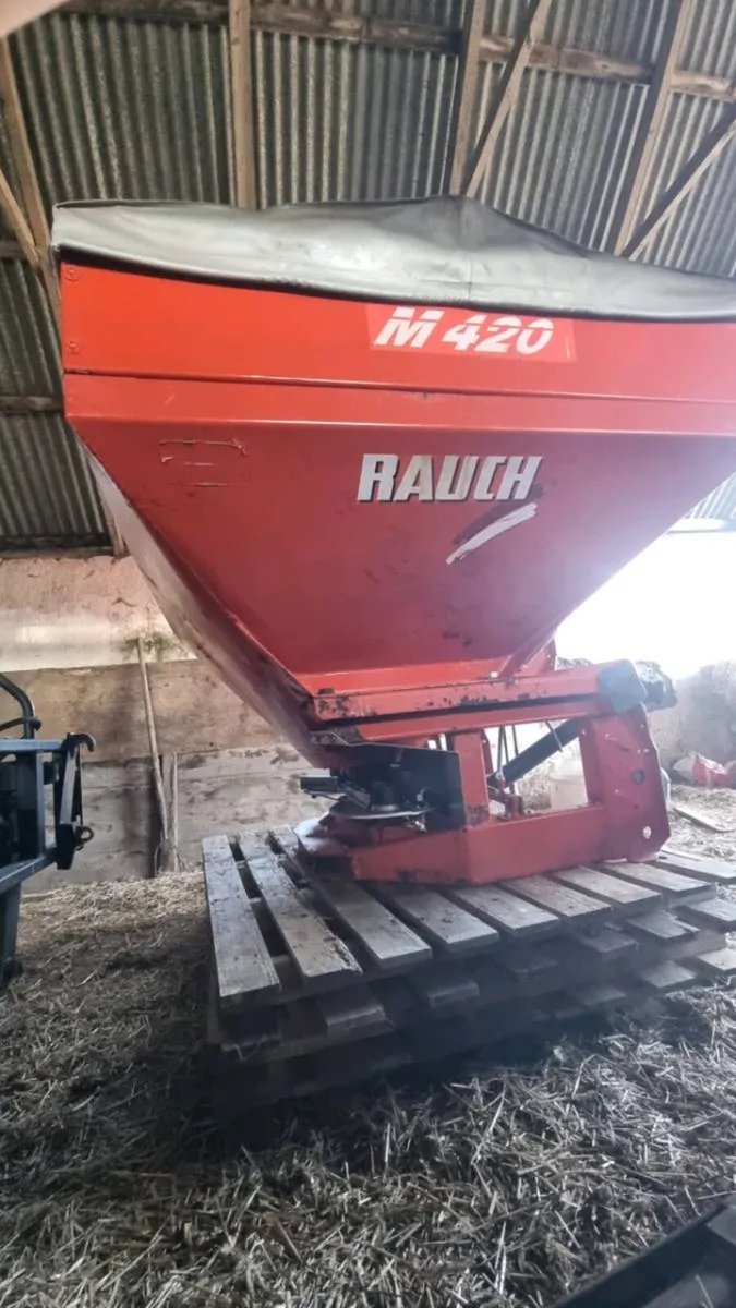 Rauch fertilizer spreader - Image 3