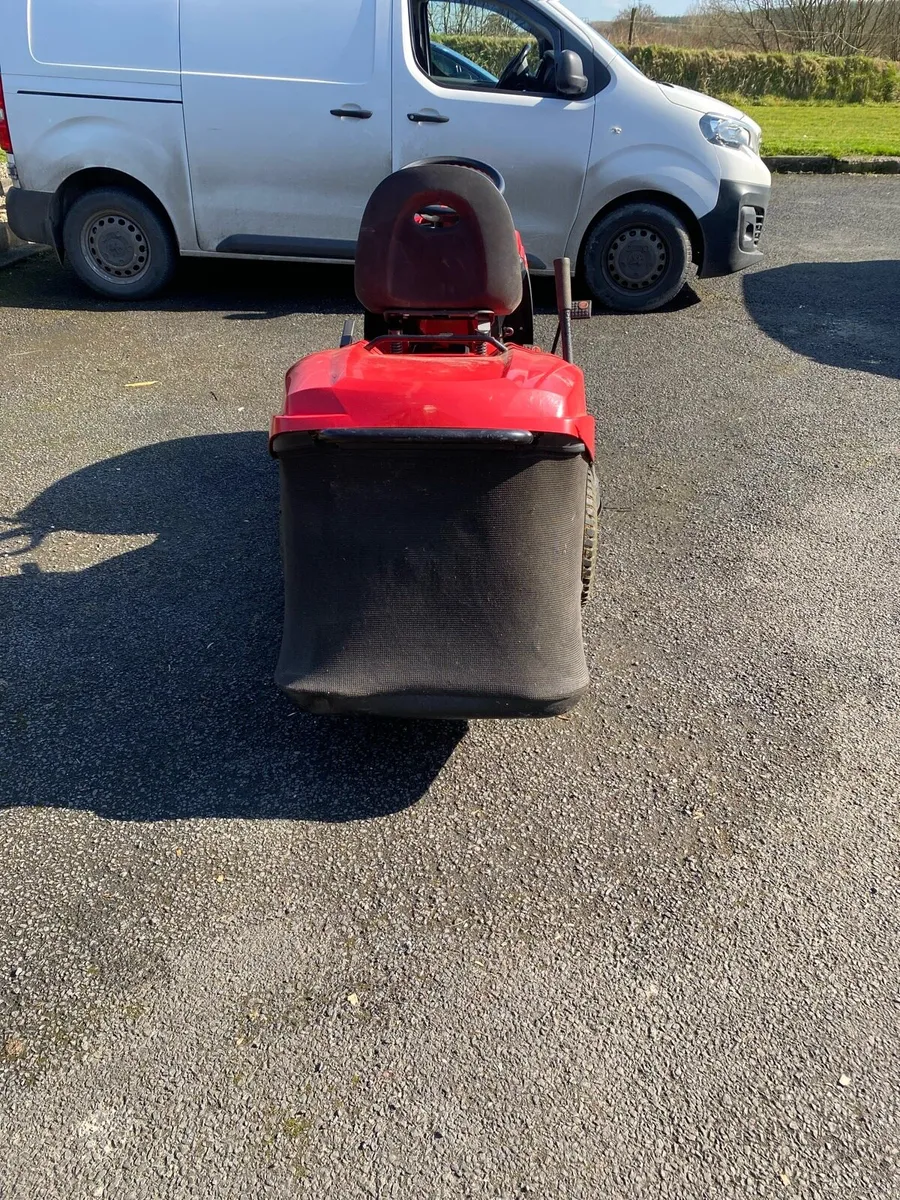 Ride on lawnmower - Image 4