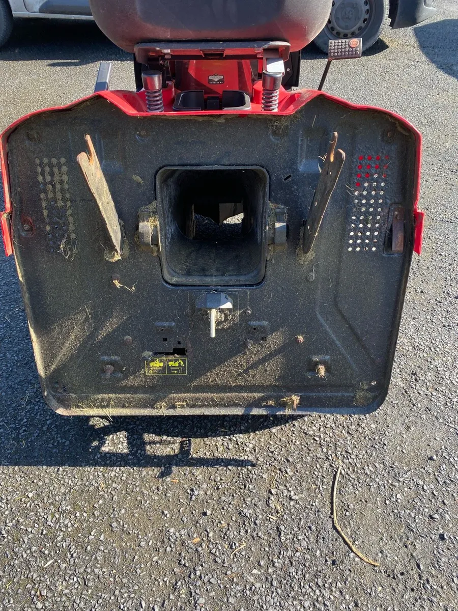 Ride on lawnmower - Image 2