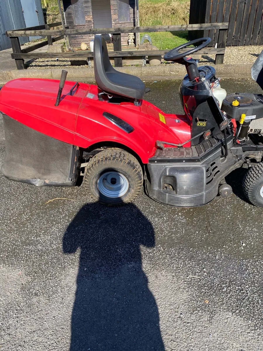 Ride on lawnmower - Image 1