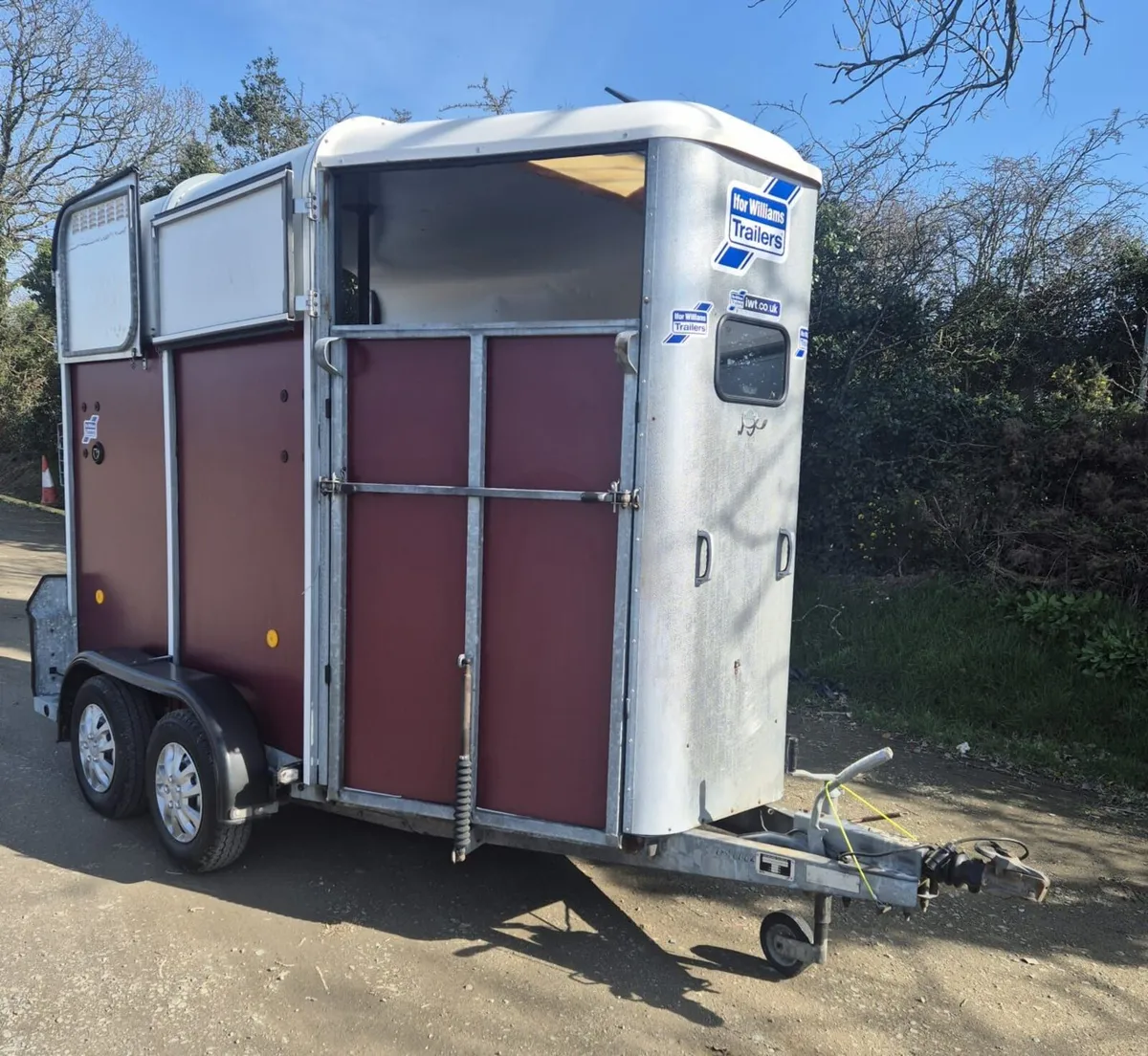 Ifor Williams  505 Horsebox - Image 1